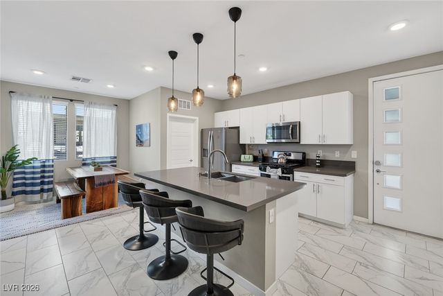 11256 Rainbow Peak Avenue 208, Las Vegas, NV 89135