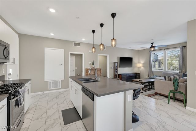 11256 Rainbow Peak Avenue 208, Las Vegas, NV 89135