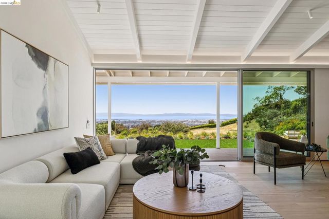 14001 Skyline Blvd, Oakland, CA 94619