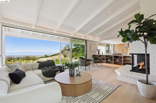 14001 Skyline Blvd, Oakland, CA 94619