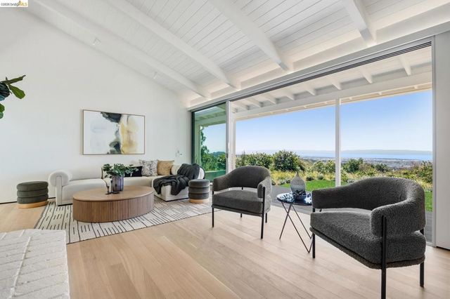 14001 Skyline Blvd, Oakland, CA 94619