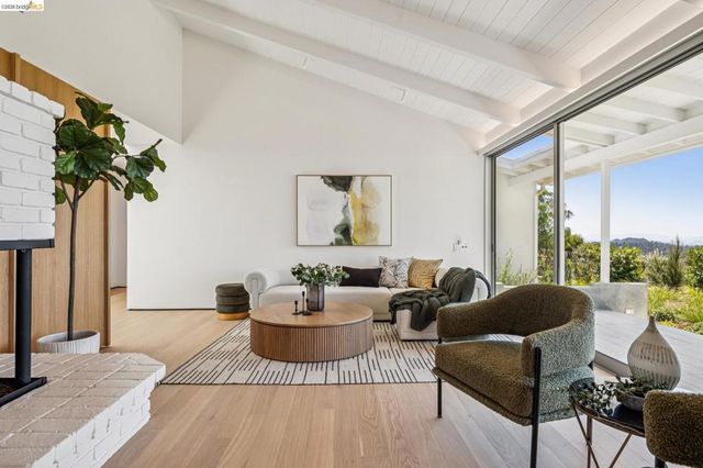 14001 Skyline Blvd, Oakland, CA 94619