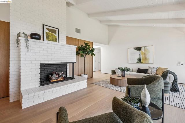 14001 Skyline Blvd, Oakland, CA 94619