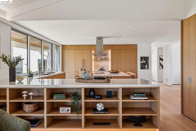 14001 Skyline Blvd, Oakland, CA 94619