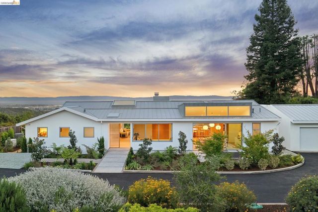 14001 Skyline Blvd, Oakland, CA 94619