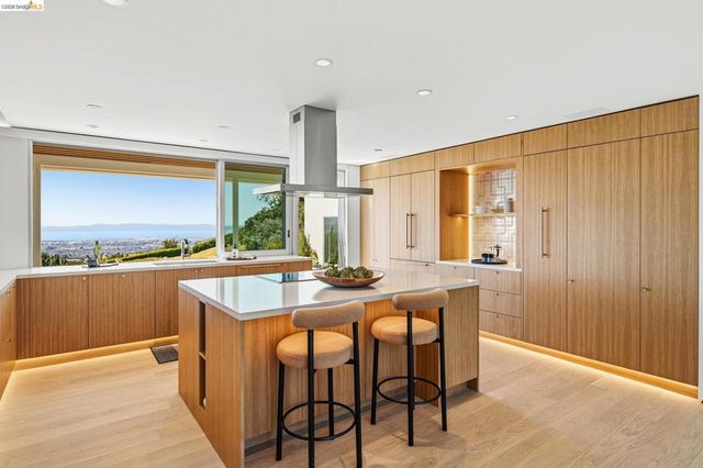 14001 Skyline Blvd, Oakland, CA 94619