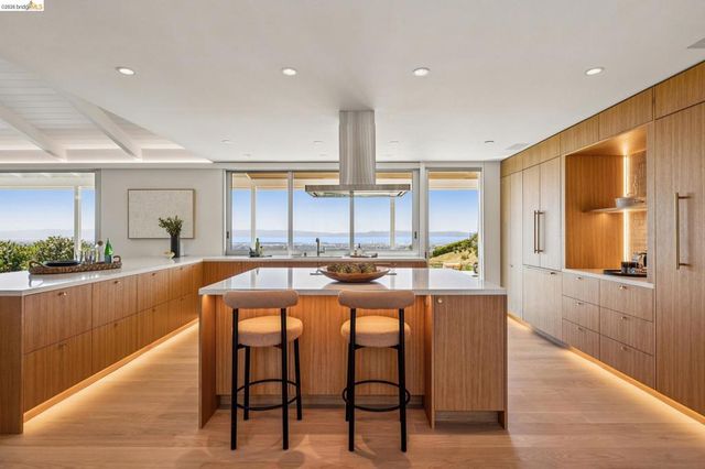 14001 Skyline Blvd, Oakland, CA 94619