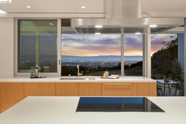 14001 Skyline Blvd, Oakland, CA 94619