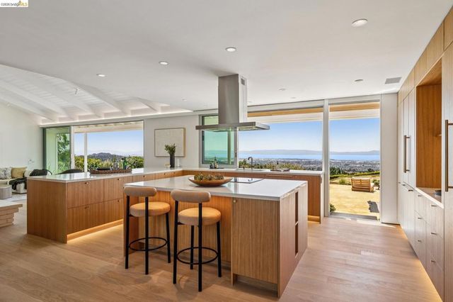14001 Skyline Blvd, Oakland, CA 94619