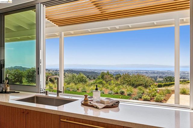 14001 Skyline Blvd, Oakland, CA 94619