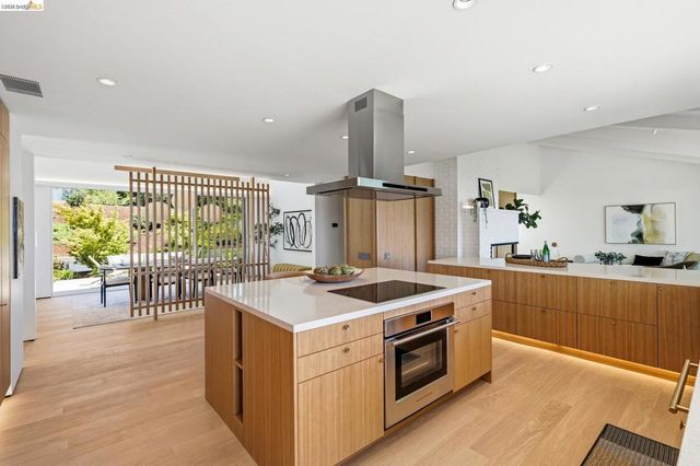 14001 Skyline Blvd, Oakland, CA 94619
