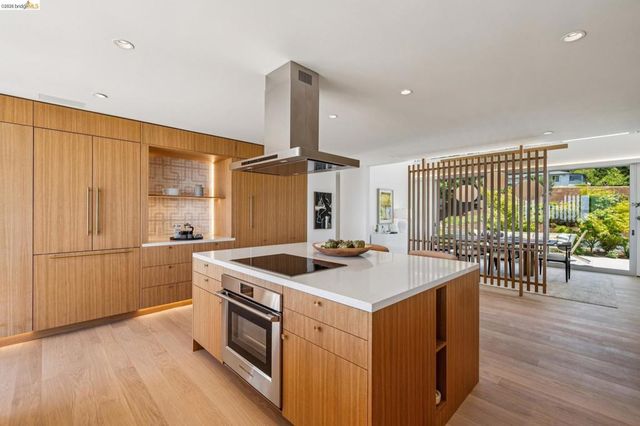 14001 Skyline Blvd, Oakland, CA 94619