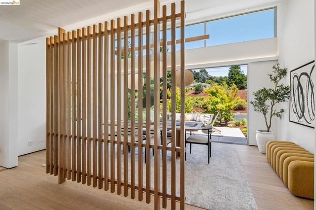 14001 Skyline Blvd, Oakland, CA 94619