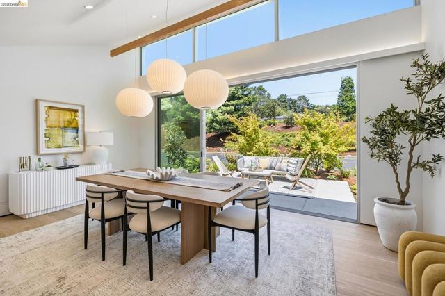 14001 Skyline Blvd, Oakland, CA 94619