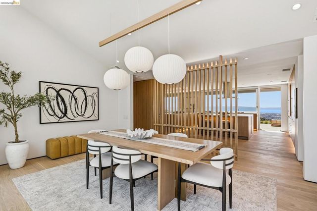 14001 Skyline Blvd, Oakland, CA 94619