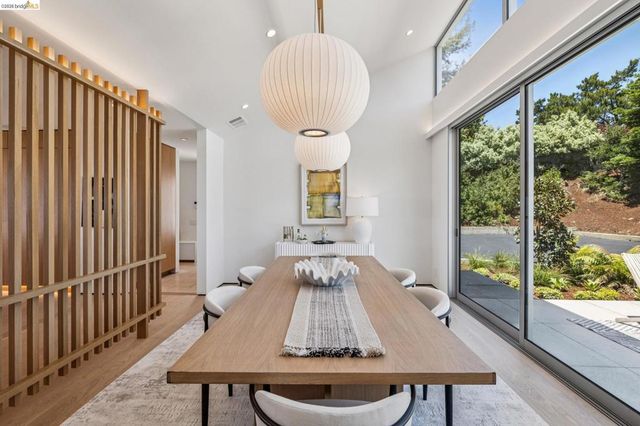 14001 Skyline Blvd, Oakland, CA 94619