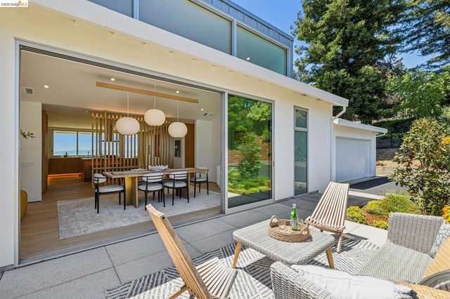 14001 Skyline Blvd, Oakland, CA 94619