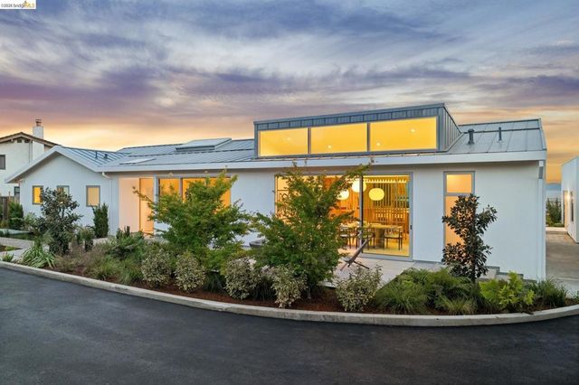 14001 Skyline Blvd, Oakland, CA 94619