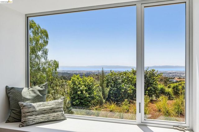 14001 Skyline Blvd, Oakland, CA 94619