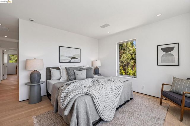 14001 Skyline Blvd, Oakland, CA 94619