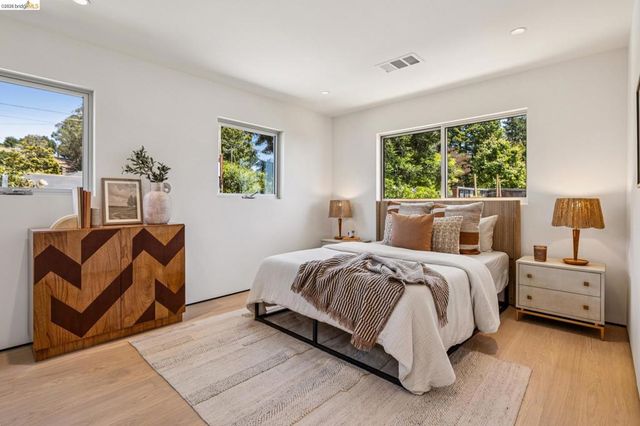 14001 Skyline Blvd, Oakland, CA 94619