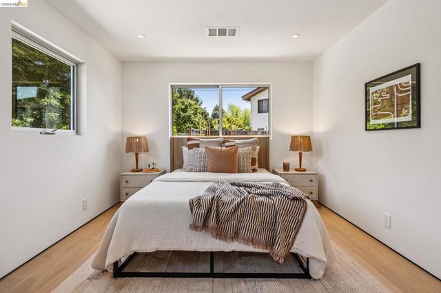 14001 Skyline Blvd, Oakland, CA 94619