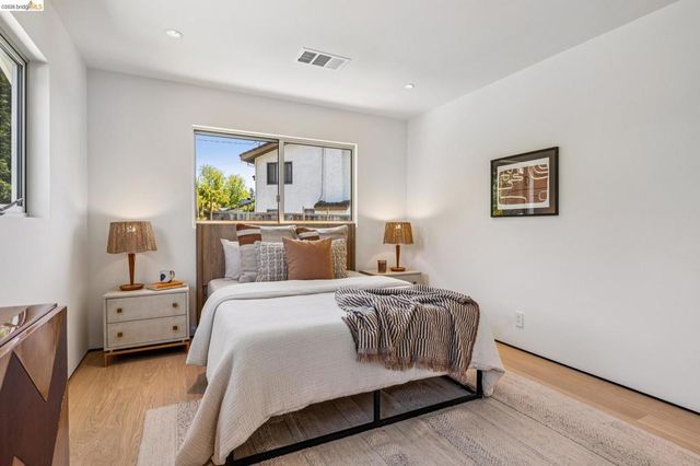 14001 Skyline Blvd, Oakland, CA 94619