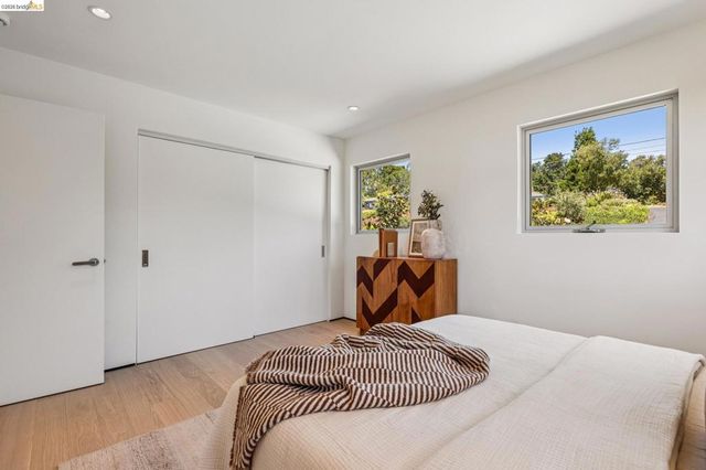 14001 Skyline Blvd, Oakland, CA 94619