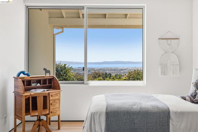 14001 Skyline Blvd, Oakland, CA 94619