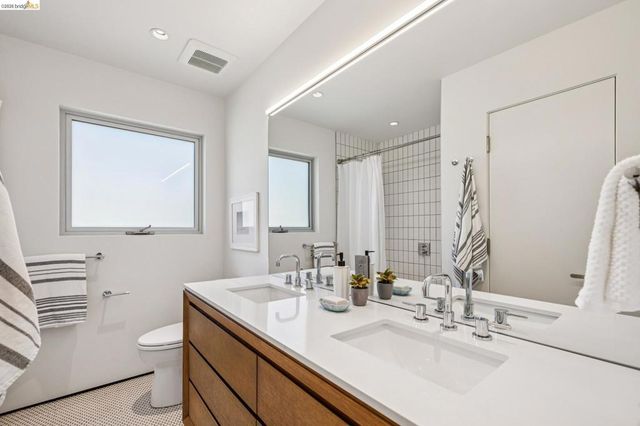 14001 Skyline Blvd, Oakland, CA 94619