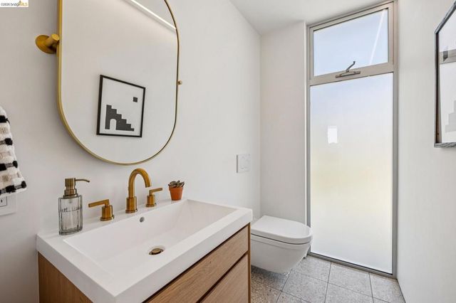 14001 Skyline Blvd, Oakland, CA 94619