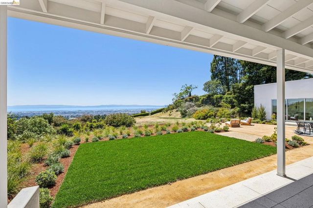 14001 Skyline Blvd, Oakland, CA 94619