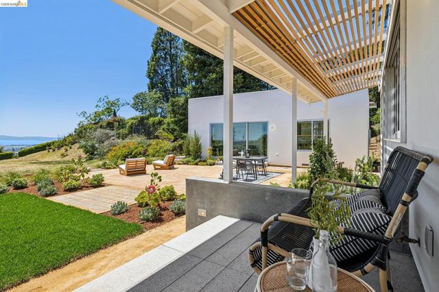 14001 Skyline Blvd, Oakland, CA 94619