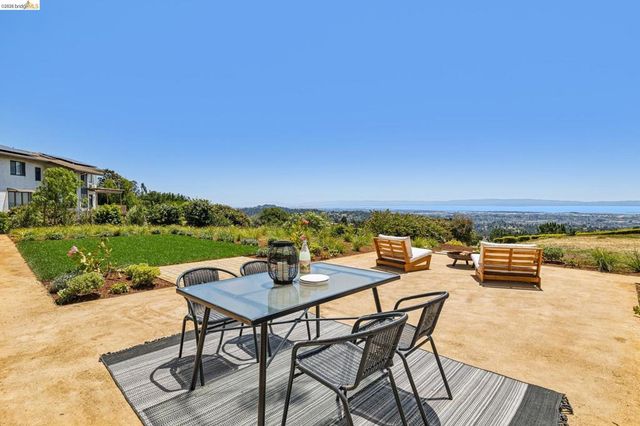 14001 Skyline Blvd, Oakland, CA 94619