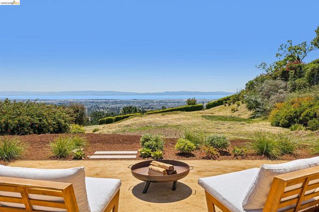 14001 Skyline Blvd, Oakland, CA 94619