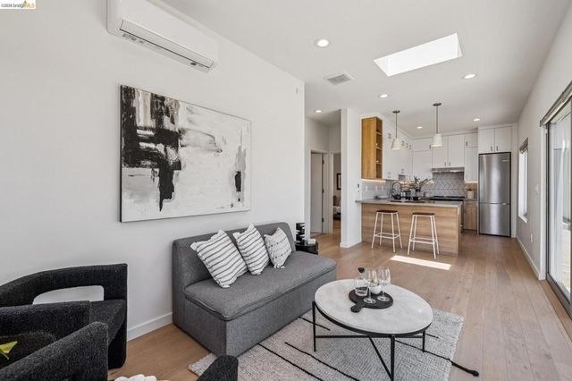 14001 Skyline Blvd, Oakland, CA 94619