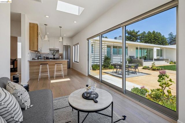 14001 Skyline Blvd, Oakland, CA 94619