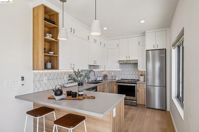 14001 Skyline Blvd, Oakland, CA 94619