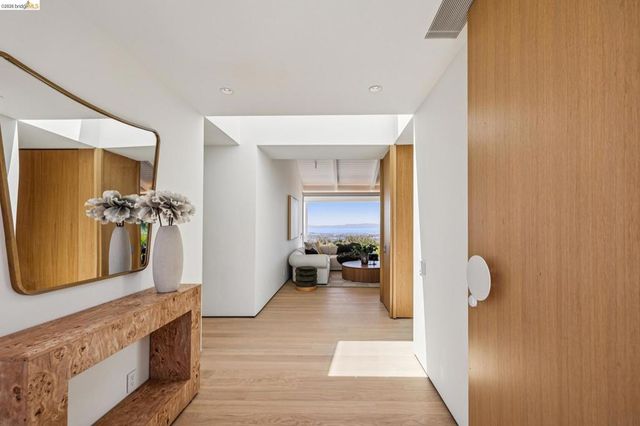 14001 Skyline Blvd, Oakland, CA 94619