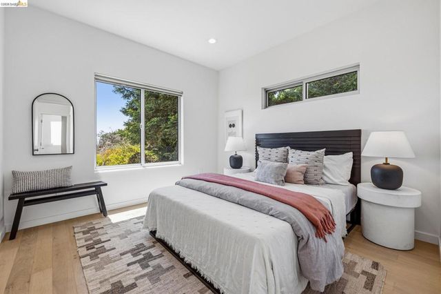 14001 Skyline Blvd, Oakland, CA 94619