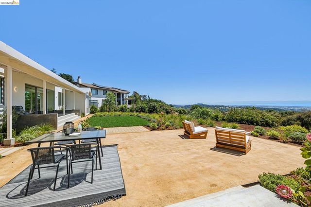 14001 Skyline Blvd, Oakland, CA 94619