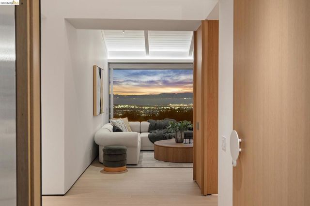 14001 Skyline Blvd, Oakland, CA 94619