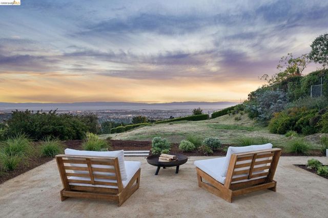 14001 Skyline Blvd, Oakland, CA 94619