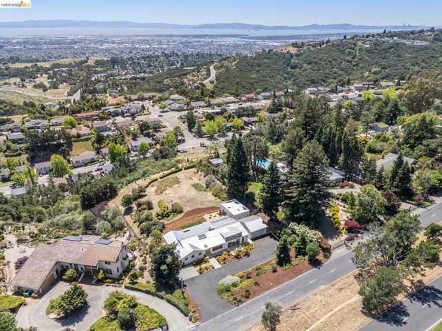 14001 Skyline Blvd, Oakland, CA 94619