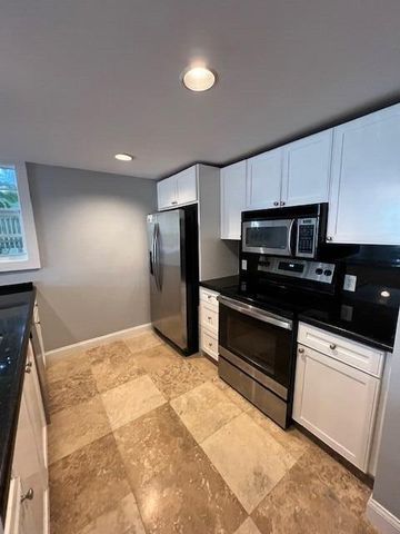 2 Nassau Ln Apt 1, Key West, FL 33040