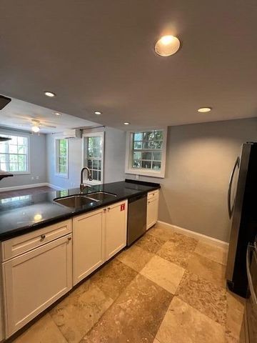 2 Nassau Ln Apt 1, Key West, FL 33040