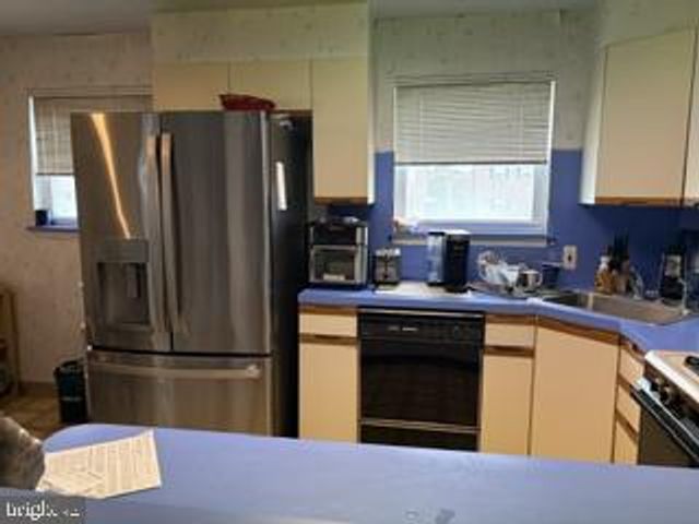 8310 STRAHLE PL, Philadelphia, PA 19111