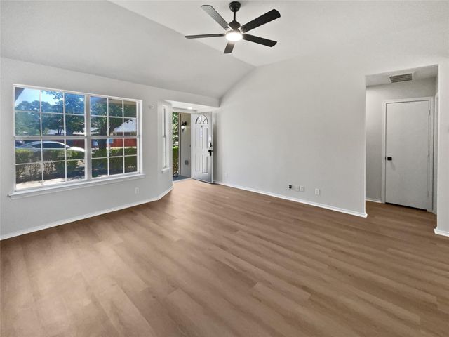 727 Blue Oak CIR, Cedar Park, TX 78613