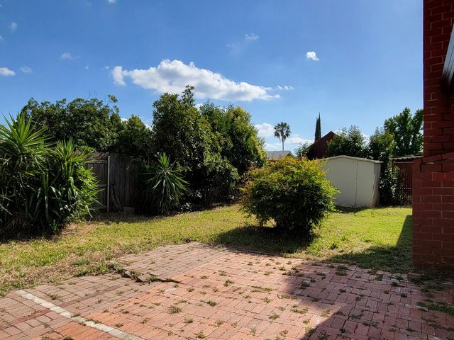 7548 Lindale Dr, Sacramento, CA 95828