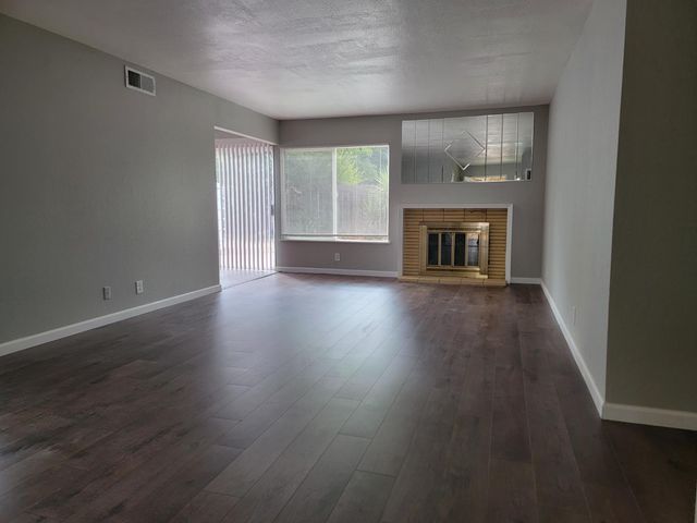 7548 Lindale Dr, Sacramento, CA 95828